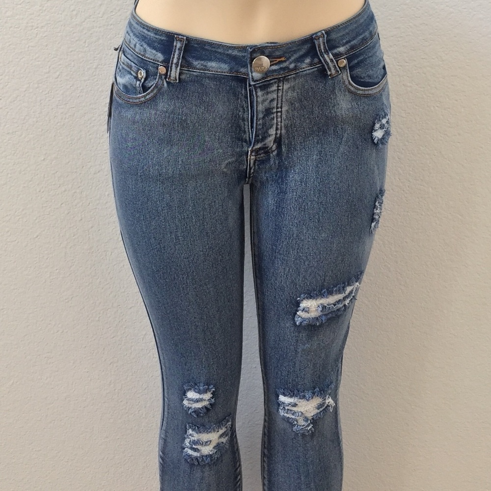 RIPPED ANKLE JEANS